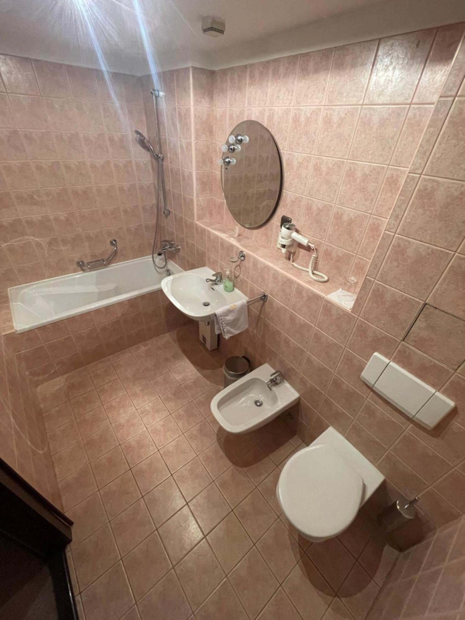 צסקא טרבובה Hotel Bravo מראה חיצוני תמונה